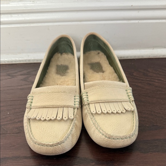 Ugg Women's Cream Loafers Size 9 - Picture 2 of 12